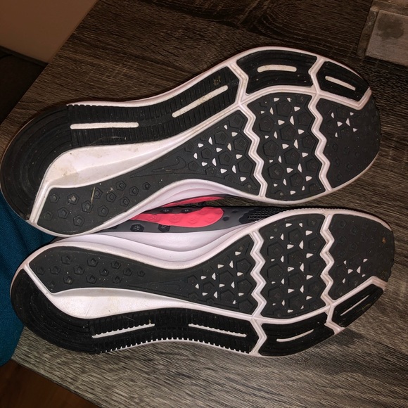 nike running shoes - Picture 5 of 5